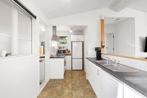 Photo of property in 105 Awanui Street, Merrilands, New Plymouth, 4312