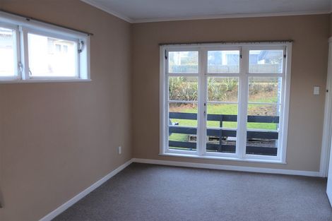 Photo of property in 27 Glenfern Road, Mellons Bay, Auckland, 2014