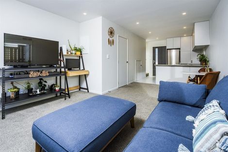 Photo of property in 2b Rosalind Road, Glenfield, Auckland, 0629