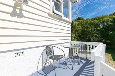 Photo of property in 76a Newlands Road, Newlands, Wellington, 6037