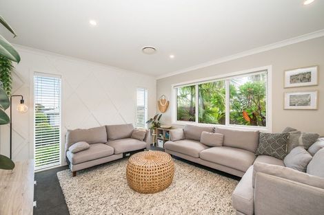 Photo of property in 10 Mahia Lane, Waikanae, 5036