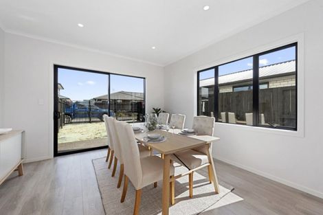 Photo of property in 14 Wyrall Way, Chartwell, Hamilton, 3210