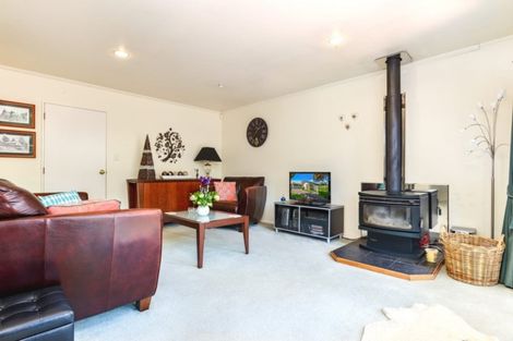 Photo of property in 32 Caroline Crescent, Highbury, Palmerston North, 4412