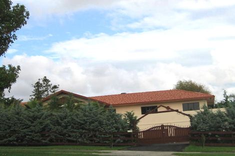 Photo of property in 4 Burgundy Park Avenue, Henderson, Auckland, 0612