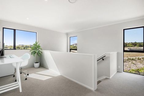 Photo of property in 8/7 Parapara Place, Albany, 0632