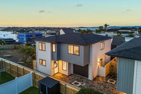 Photo of property in 42b Takutai Avenue, Half Moon Bay, Auckland, 2012
