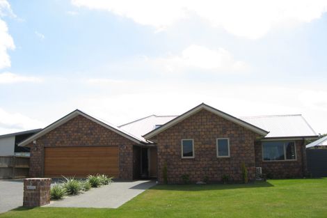 Photo of property in 8 Bancroft Place, Parklands, Christchurch, 8083