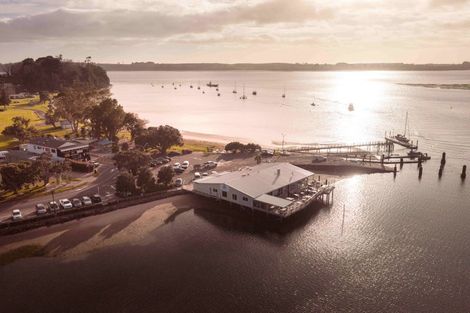 Photo of property in 26 Harbour View Road, Omokoroa, 3114