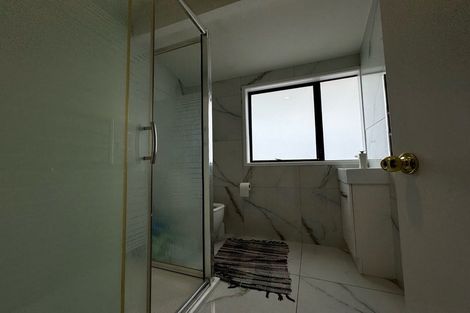 Photo of property in 2 Clearwater Cove, West Harbour, Auckland, 0618