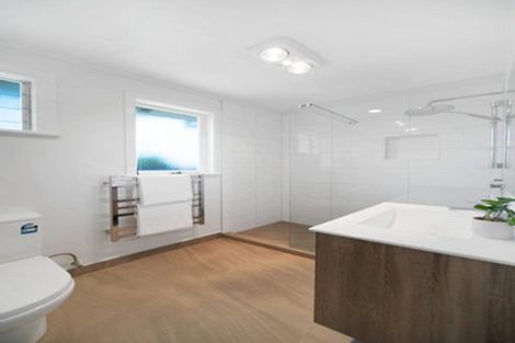 Photo of property in 7 Tarata Crescent, Mangere Bridge, Auckland, 2022