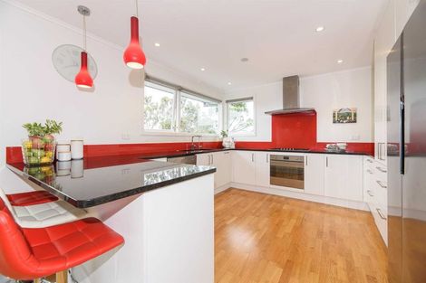 Photo of property in 6 Ravenwood Drive, Forrest Hill, Auckland, 0620