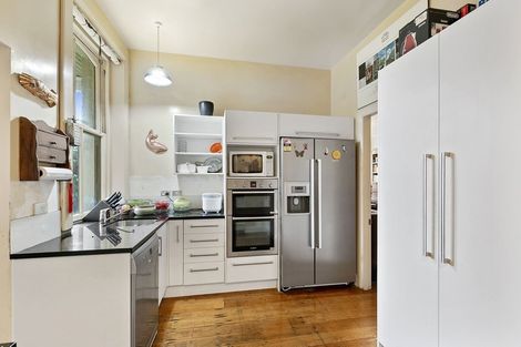 Photo of property in 16a Hadfield Terrace, Kelburn, Wellington, 6012