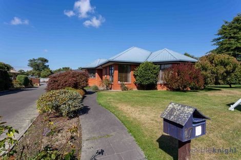 Photo of property in 27 Showgate Avenue, Sockburn, Christchurch, 8042