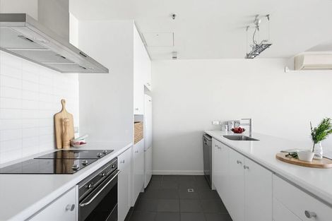 Photo of property in Montreaux Apartments, 9i/164 The Terrace, Wellington Central, Wellington, 6011