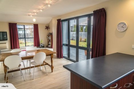 Photo of property in 5 Mystery Grove, Lake Hayes, Queenstown, 9304