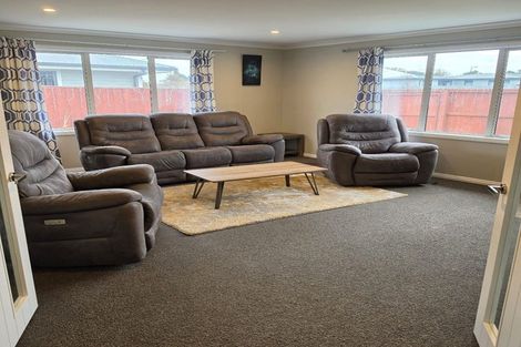 Photo of property in 73 Kippenberger Avenue, Rangiora, 7400