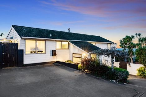 Photo of property in 797 East Coast Road, Northcross, Auckland, 0630