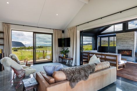 Photo of property in 16 Durmast Place, Kinloch, Taupo, 3377