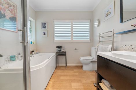 Photo of property in 12 April Place, Red Hill, Papakura, 2110