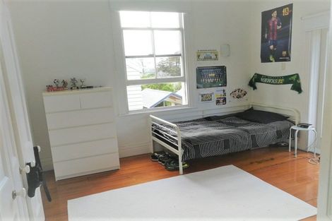Photo of property in 18 Trinidad Road, Sunnynook, Auckland, 0620