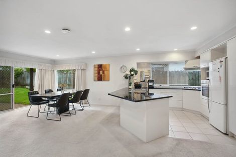 Photo of property in 8 Yarlside Place, Northpark, Auckland, 2013