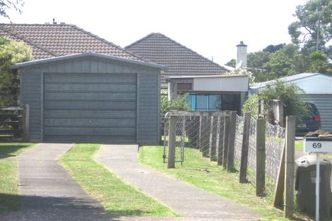 Photo of property in 69 Greenslade Crescent, Northcote, Auckland, 0627