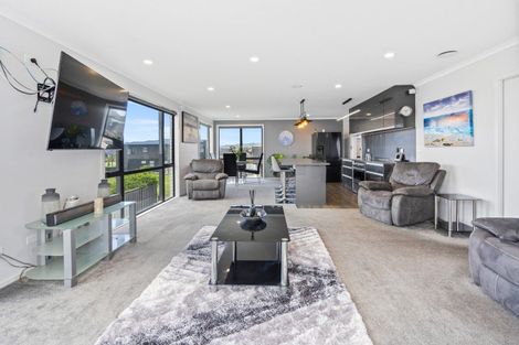 Photo of property in 8 Mariners Haven, One Tree Point, 0118