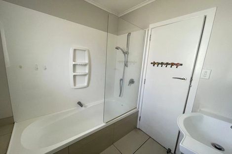 Photo of property in 27 Youngs Road, Papakura, 2110