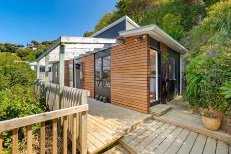 Photo of property in 49 Airlie Road, Plimmerton, Porirua, 5026