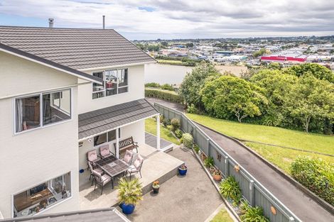 Photo of property in 70 Hipango Terrace, Durie Hill, Whanganui, 4500