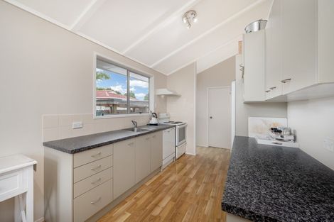 Photo of property in 4 Tangelo Place, Bucklands Beach, Auckland, 2012