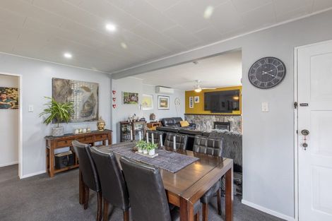 Photo of property in 3 Limbrick Street, Waipawa, 4210