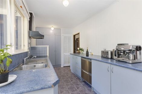 Photo of property in 9 James Scott Place, Te Atatu South, Auckland, 0602