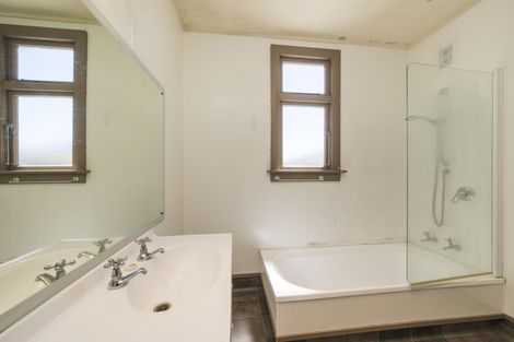 Photo of property in 629 Featherston Street, Roslyn, Palmerston North, 4414