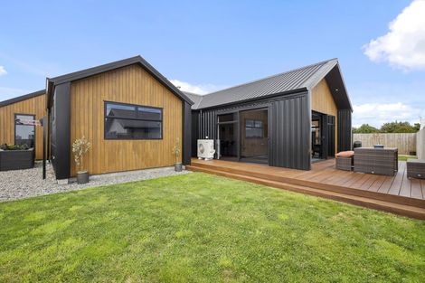 Photo of property in 8a Aderman Place, Hurworth, New Plymouth, 4310