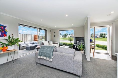 Photo of property in 26 Shillingford Boulevard, Rolleston, 7615