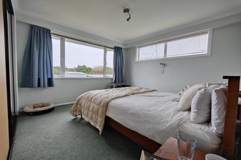 Photo of property in 48 Miles Crescent, Newlands, Wellington, 6037