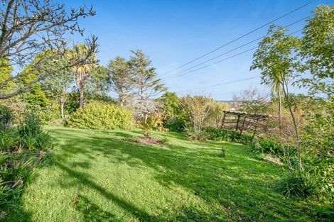 Photo of property in 2 Hand Road, Helensville, 0800