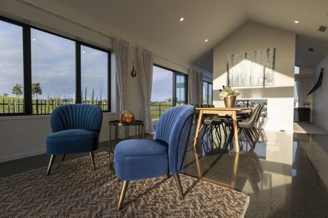 Photo of property in 14 Beveridge Road, One Tree Point, 0118