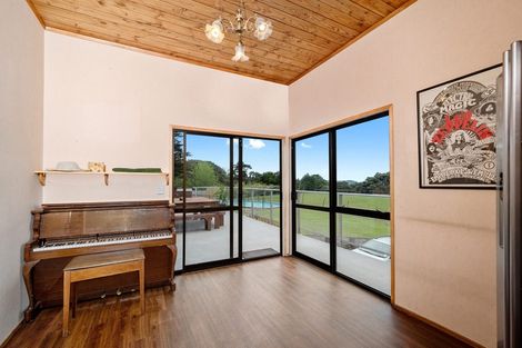 Photo of property in 15 Te Henga Road, Waitakere, Henderson, 0781