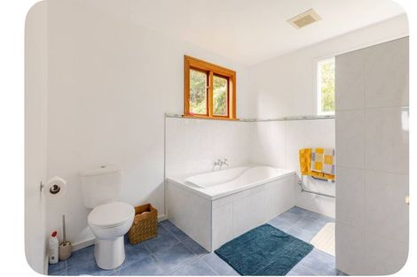 Photo of property in 5 Whiorau Grove, Lowry Bay, Lower Hutt, 5013