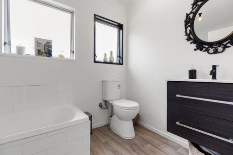 Photo of property in 12 Conifer Place, Te Puke, 3119