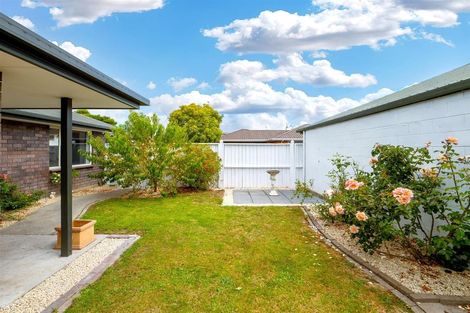 Photo of property in 2/200 Wainoni Road, Avondale, Christchurch, 8061