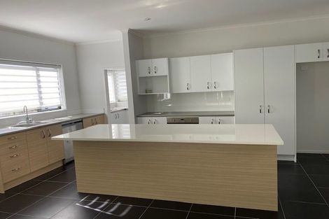 Photo of property in 80 Waldorf Crescent, Orewa, 0931