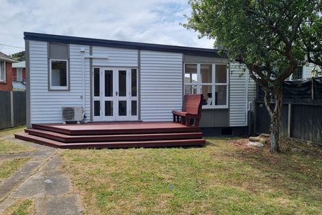 Photo of property in 28 Davidson Crescent, Tawa, Wellington, 5028