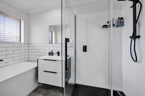 Photo of property in 1/27 Whiteley Street, Moturoa, New Plymouth, 4310