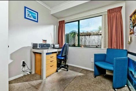 Photo of property in 15 Vanderbilt Parade, Albany, Auckland, 0632