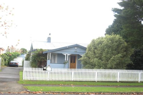 Photo of property in 37 Halsey Road, Manurewa, Auckland, 2102