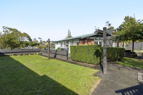 Photo of property in 10 Whitby Place, Westown, New Plymouth, 4310