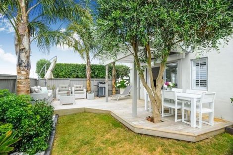 Photo of property in 11 Jomard Terrace, Northcross, Auckland, 0632